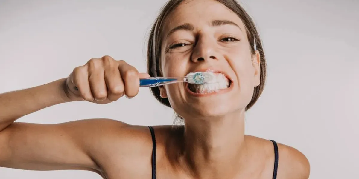 بروساژ دندان بعد از ارتودنسی